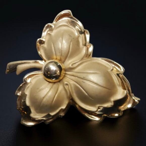 Vintage Oak Leaf Brooch Pin 2.5" Wide Gold Tone Unsigned - Picture 1 of 6